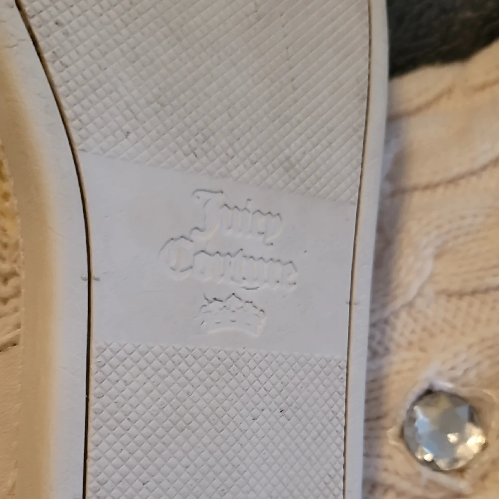 Cozy Juicy Couture off white/cream Knit Button Boots - Picture 5 of 6